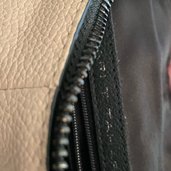 T Tahari hobo style shoulder bag - Picture 9 of 10